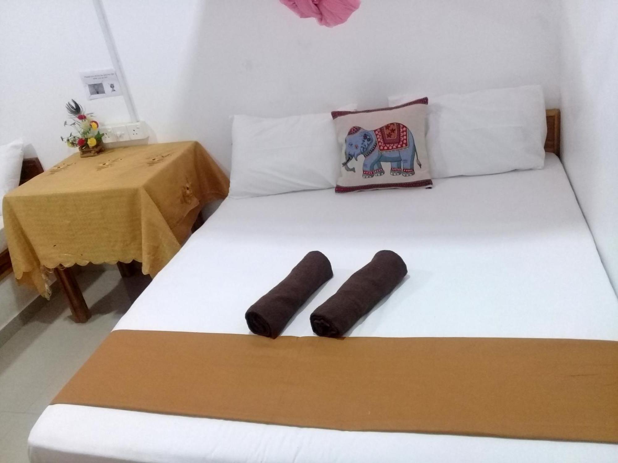 River Side & Swimming Pool Bed & Breakfast Удавалаве Екстериор снимка
